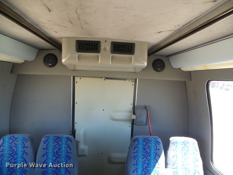 image for item DI5596 2006 Ford F550 Super Duty  shuttle bus