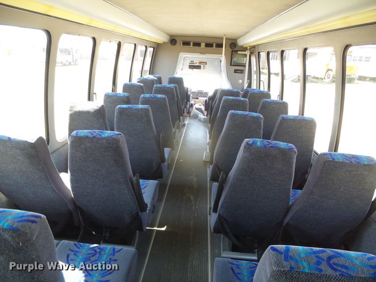 image for item DI5596 2006 Ford F550 Super Duty  shuttle bus