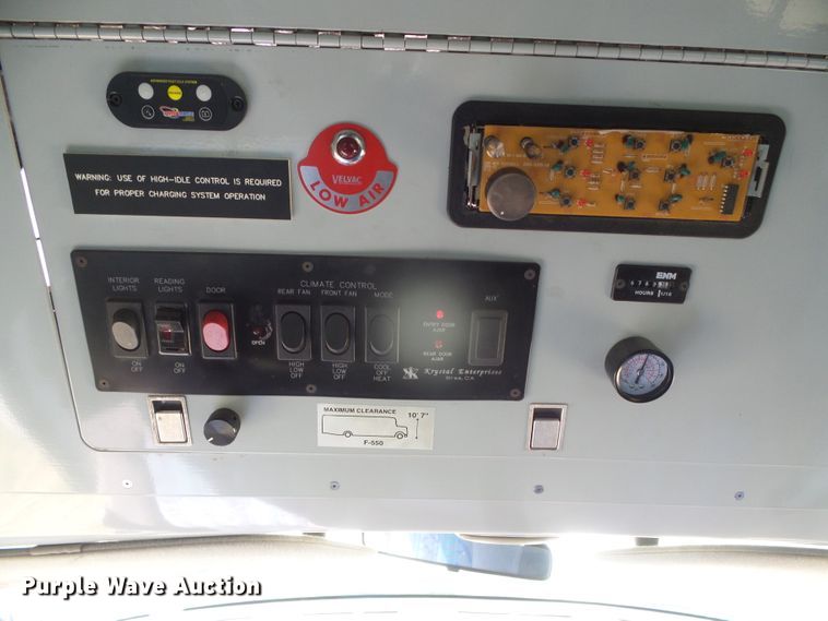 image for item DI5596 2006 Ford F550 Super Duty  shuttle bus