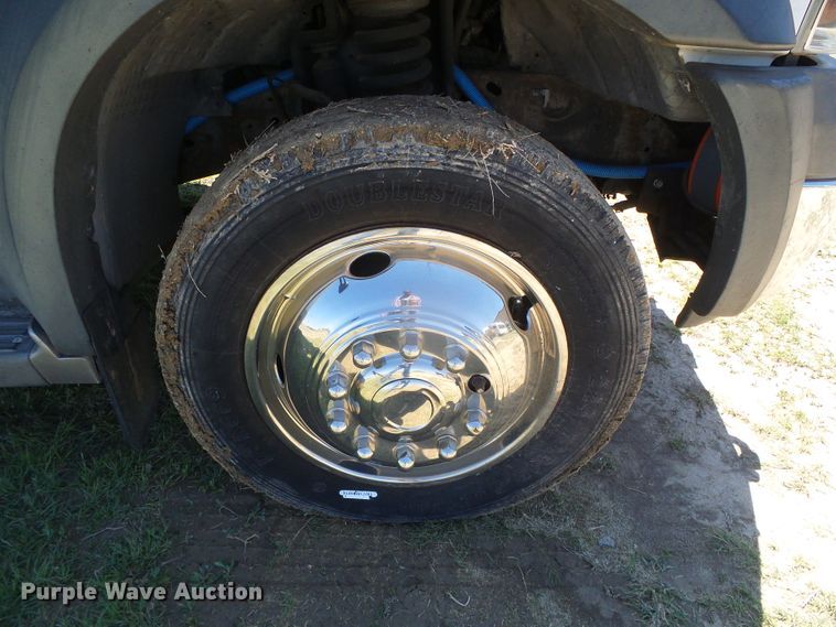 image for item DI5596 2006 Ford F550 Super Duty  shuttle bus