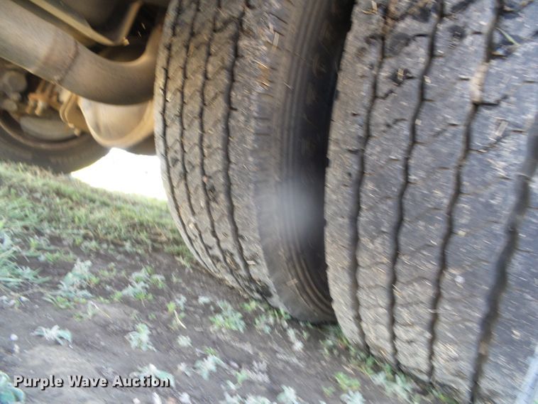 image for item DI5596 2006 Ford F550 Super Duty  shuttle bus