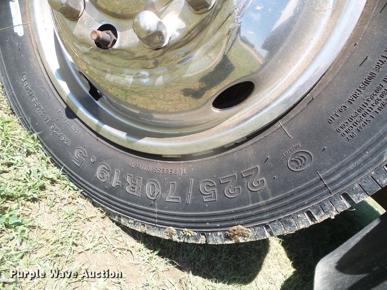 image for item DI5596 2006 Ford F550 Super Duty  shuttle bus