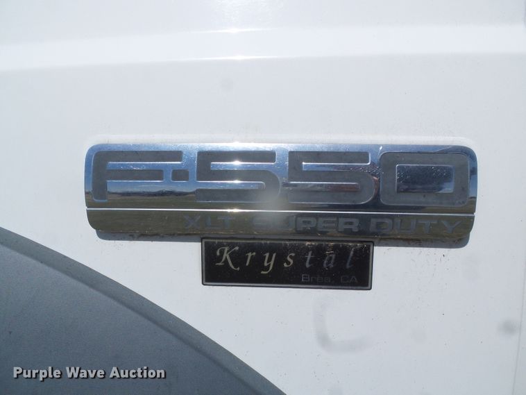 image for item DI5596 2006 Ford F550 Super Duty  shuttle bus