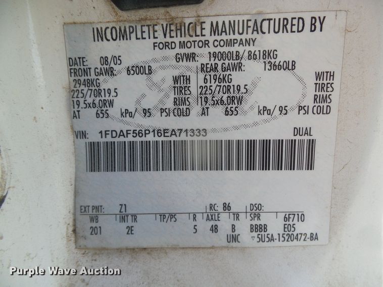 image for item DI5596 2006 Ford F550 Super Duty  shuttle bus