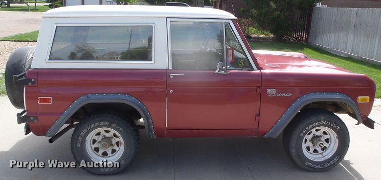 image for item DI5597 1976 Ford Bronco  SUV