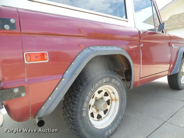image for item DI5597 1976 Ford Bronco  SUV