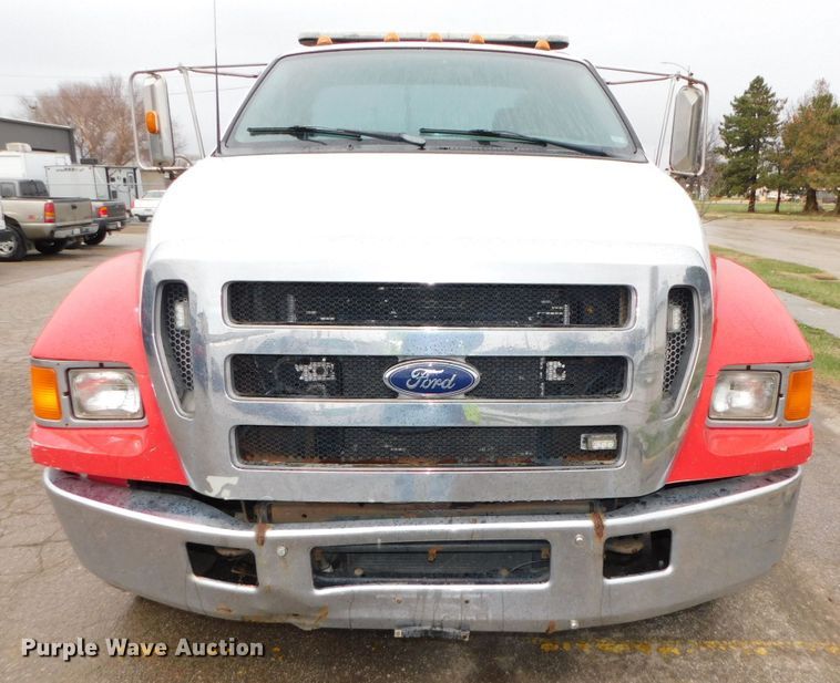 image for item DJ5985 2004 Ford F650 Super Duty XLT  rollback truck