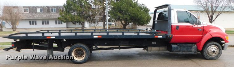 image for item DJ5985 2004 Ford F650 Super Duty XLT  rollback truck