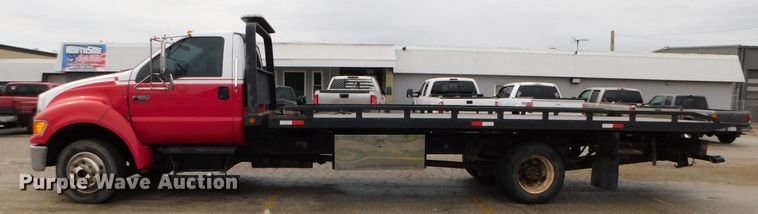 image for item DJ5985 2004 Ford F650 Super Duty XLT  rollback truck