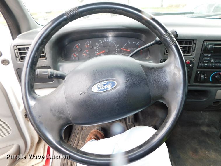 image for item DJ5985 2004 Ford F650 Super Duty XLT  rollback truck