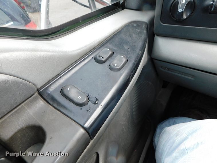 image for item DJ5985 2004 Ford F650 Super Duty XLT  rollback truck