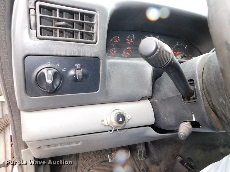 image for item DJ5985 2004 Ford F650 Super Duty XLT  rollback truck