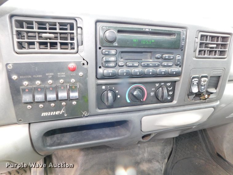 image for item DJ5985 2004 Ford F650 Super Duty XLT  rollback truck