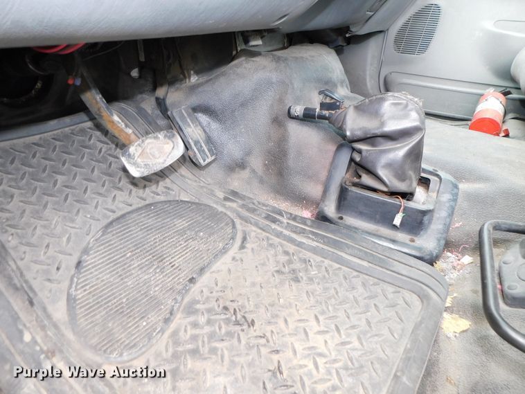 image for item DJ5985 2004 Ford F650 Super Duty XLT  rollback truck