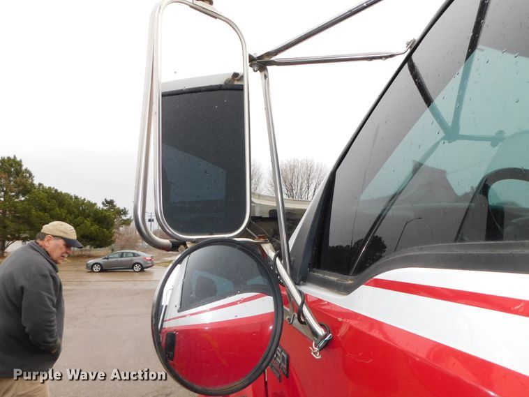 image for item DJ5985 2004 Ford F650 Super Duty XLT  rollback truck