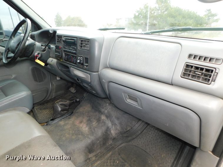 image for item DJ5985 2004 Ford F650 Super Duty XLT  rollback truck