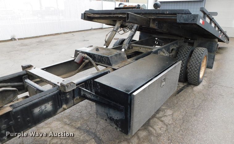 image for item DJ5985 2004 Ford F650 Super Duty XLT  rollback truck