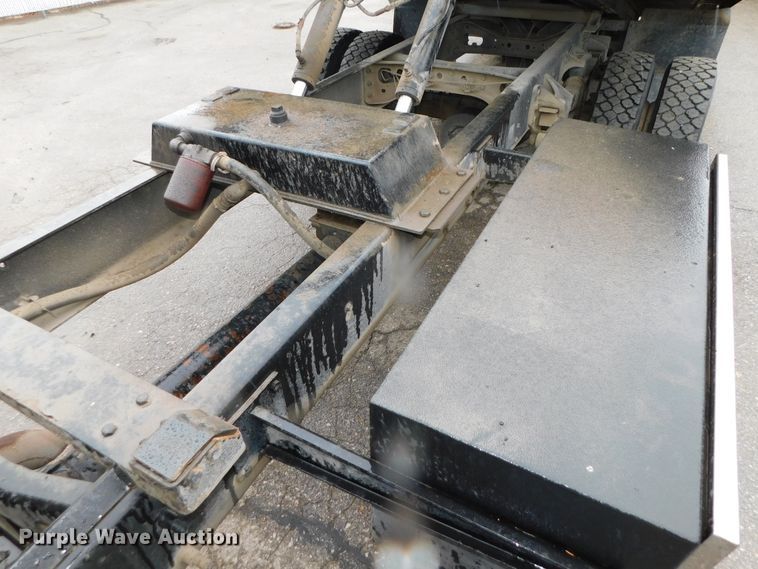 image for item DJ5985 2004 Ford F650 Super Duty XLT  rollback truck