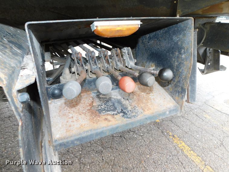 image for item DJ5985 2004 Ford F650 Super Duty XLT  rollback truck