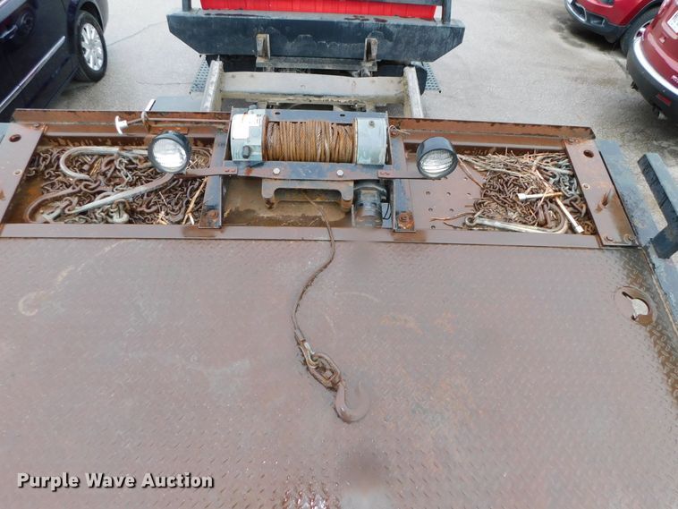 image for item DJ5985 2004 Ford F650 Super Duty XLT  rollback truck