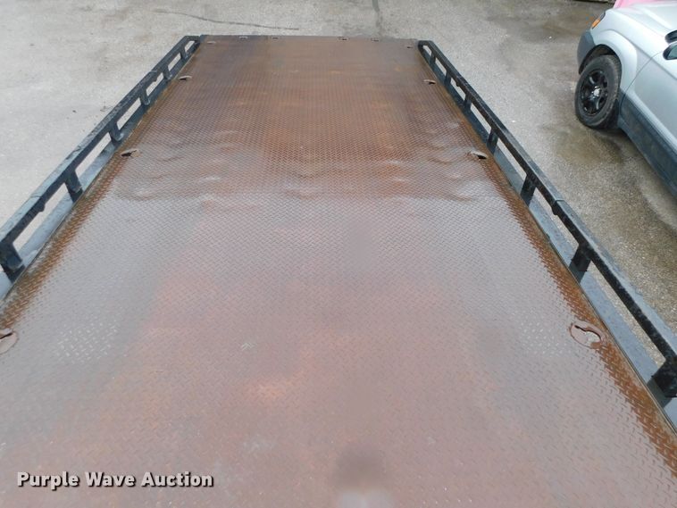 image for item DJ5985 2004 Ford F650 Super Duty XLT  rollback truck