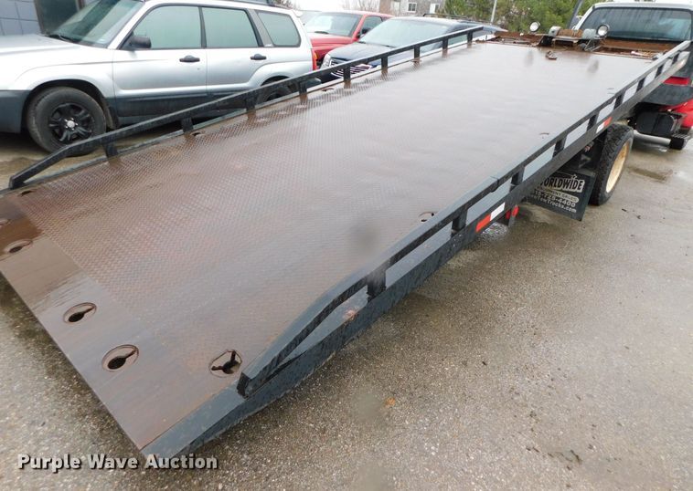 image for item DJ5985 2004 Ford F650 Super Duty XLT  rollback truck