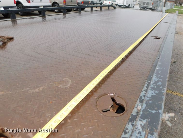 image for item DJ5985 2004 Ford F650 Super Duty XLT  rollback truck