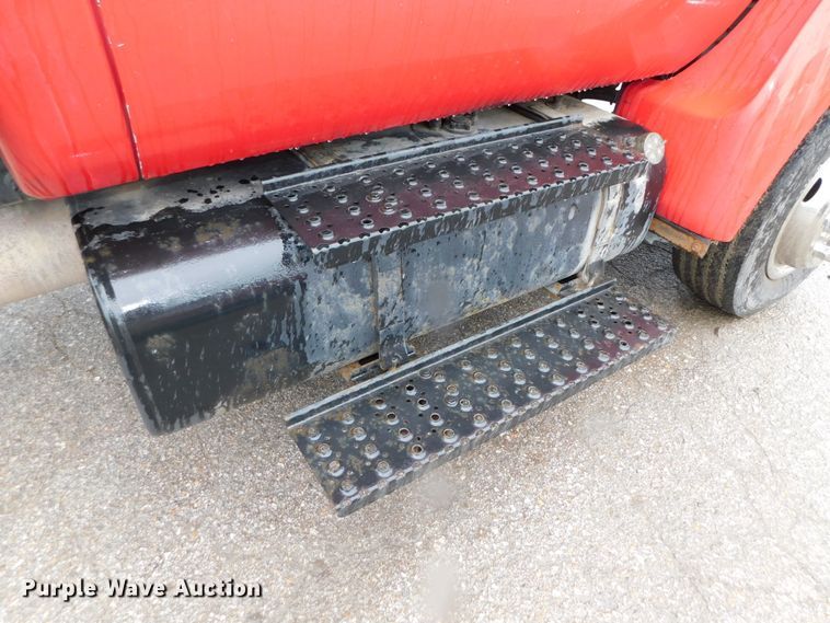 image for item DJ5985 2004 Ford F650 Super Duty XLT  rollback truck