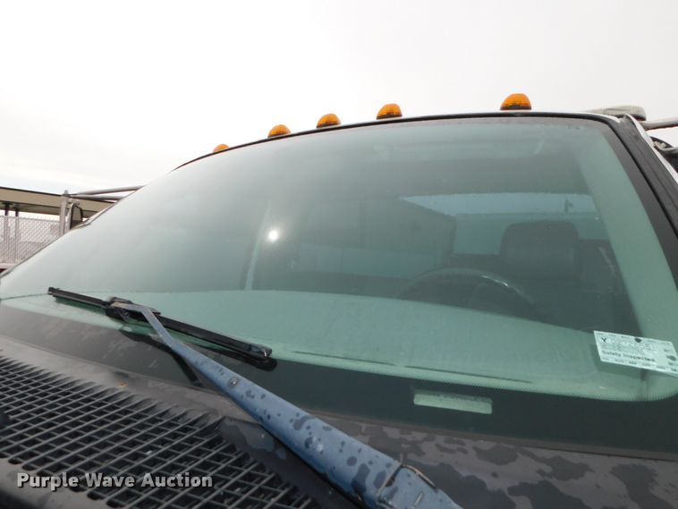 image for item DJ5985 2004 Ford F650 Super Duty XLT  rollback truck