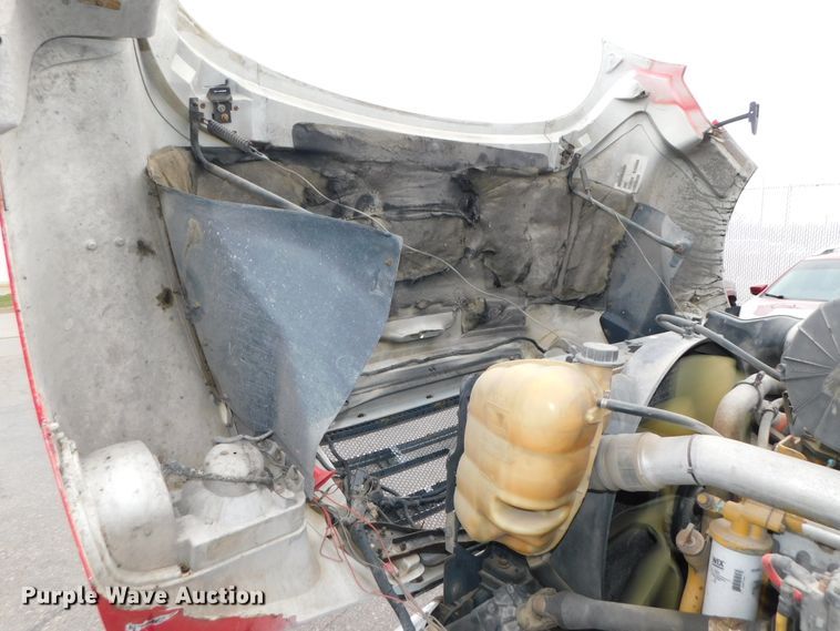 image for item DJ5985 2004 Ford F650 Super Duty XLT  rollback truck