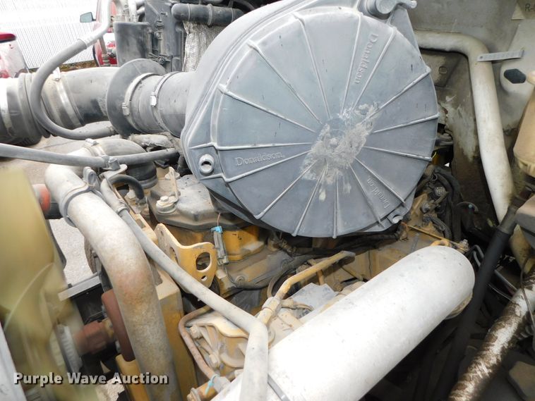 image for item DJ5985 2004 Ford F650 Super Duty XLT  rollback truck