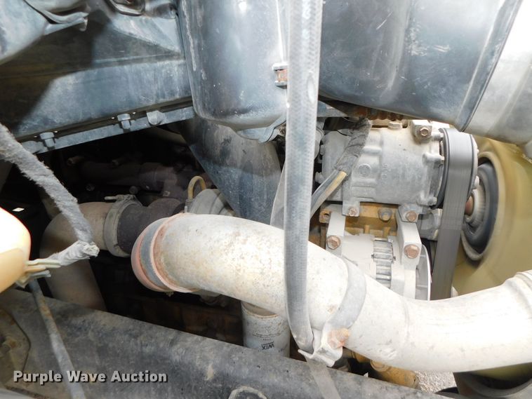 image for item DJ5985 2004 Ford F650 Super Duty XLT  rollback truck