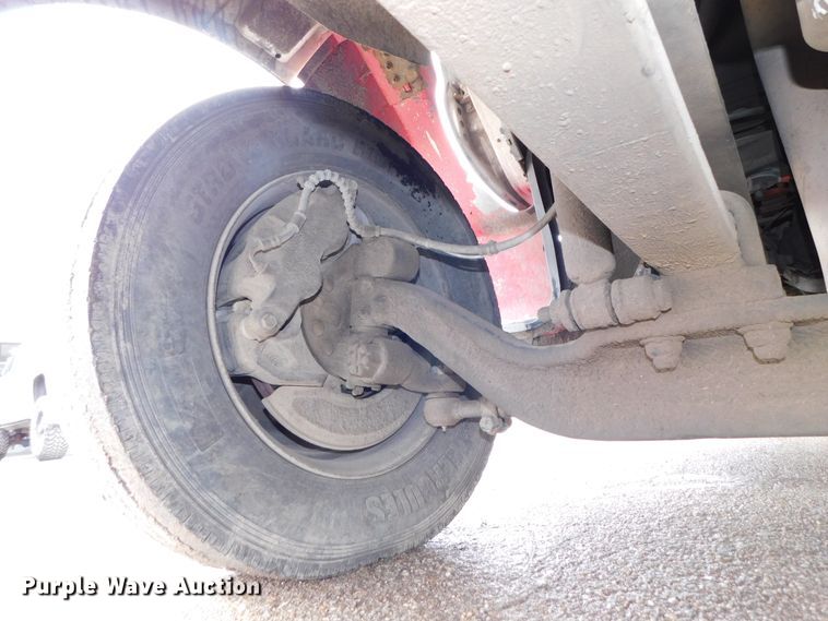 image for item DJ5985 2004 Ford F650 Super Duty XLT  rollback truck