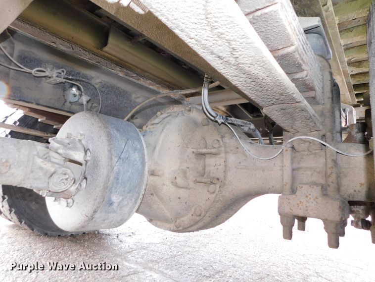 image for item DJ5985 2004 Ford F650 Super Duty XLT  rollback truck