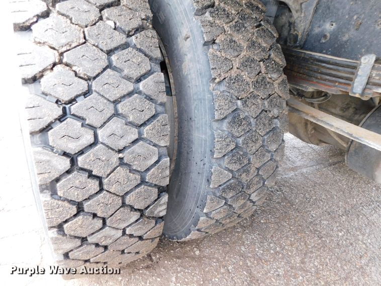 image for item DJ5985 2004 Ford F650 Super Duty XLT  rollback truck