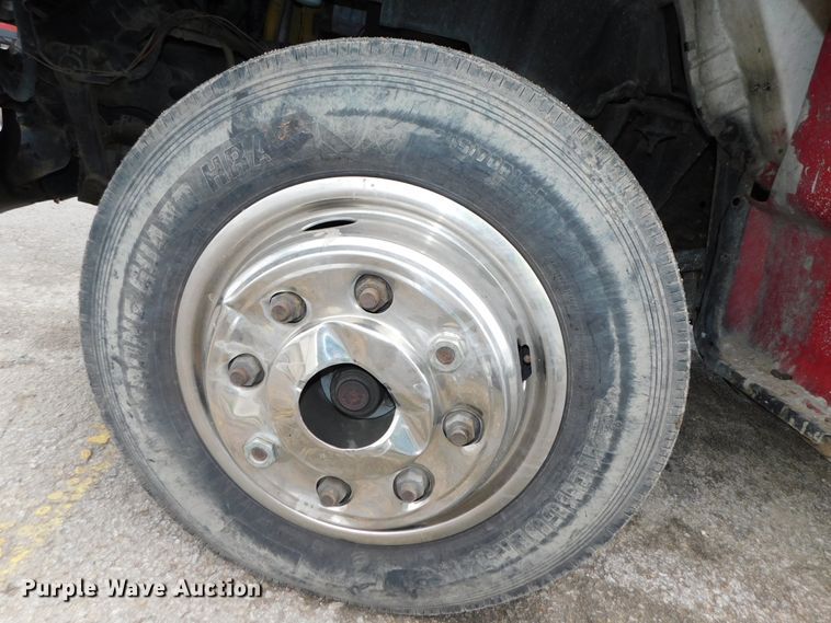 image for item DJ5985 2004 Ford F650 Super Duty XLT  rollback truck