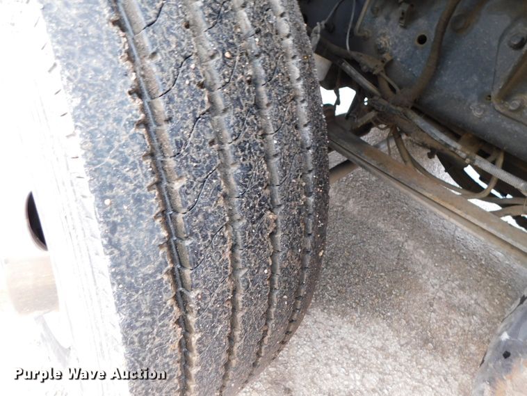 image for item DJ5985 2004 Ford F650 Super Duty XLT  rollback truck