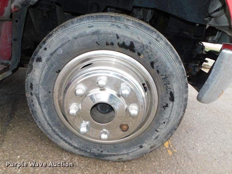 image for item DJ5985 2004 Ford F650 Super Duty XLT  rollback truck