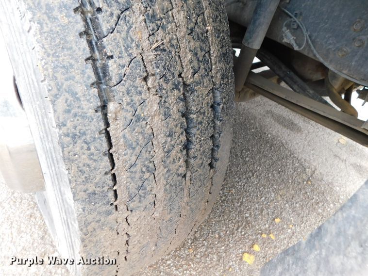 image for item DJ5985 2004 Ford F650 Super Duty XLT  rollback truck