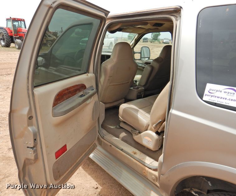 image for item DJ8443 2002 Ford Excursion  SUV