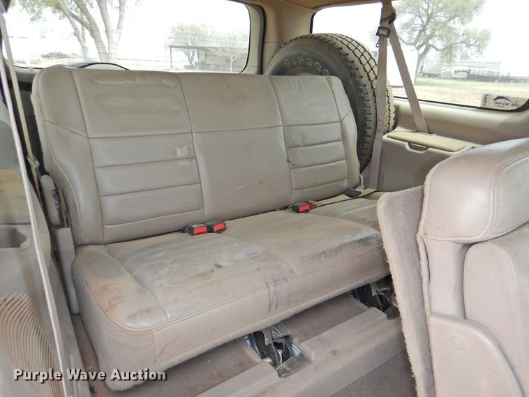 image for item DJ8443 2002 Ford Excursion  SUV