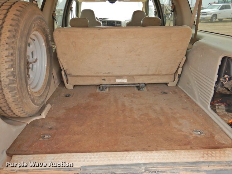image for item DJ8443 2002 Ford Excursion  SUV