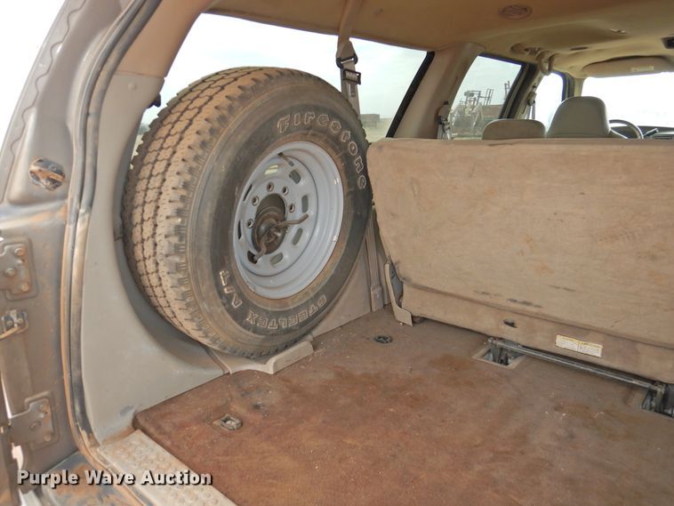 image for item DJ8443 2002 Ford Excursion  SUV