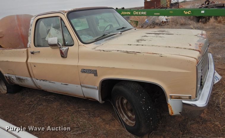 image for item DJ8462 1982 GMC C1500  pickup truck