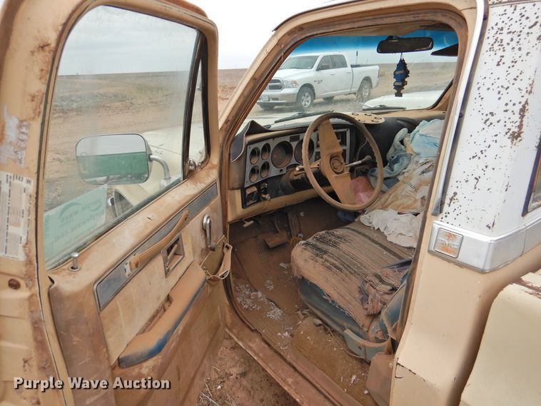 image for item DJ8462 1982 GMC C1500  pickup truck