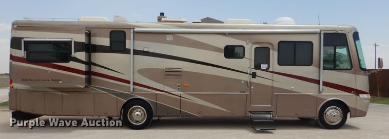 image for item DJ8842 2003 Newmar Mountain Aire  RV
