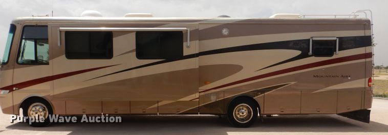 image for item DJ8842 2003 Newmar Mountain Aire  RV