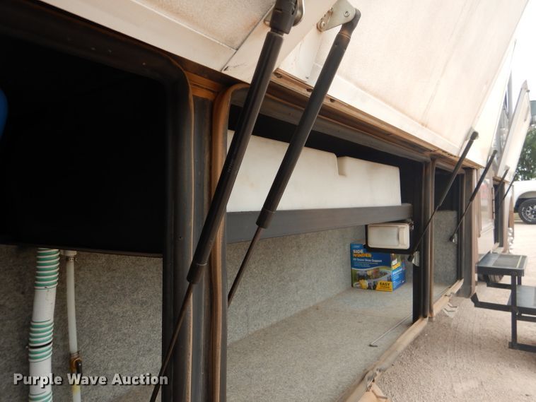 image for item DJ8842 2003 Newmar Mountain Aire  RV