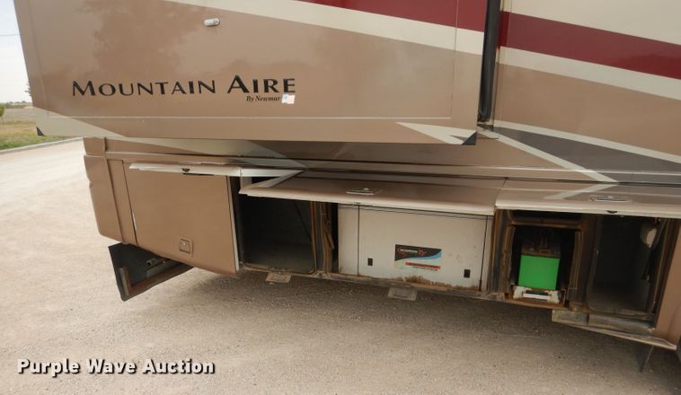 image for item DJ8842 2003 Newmar Mountain Aire  RV