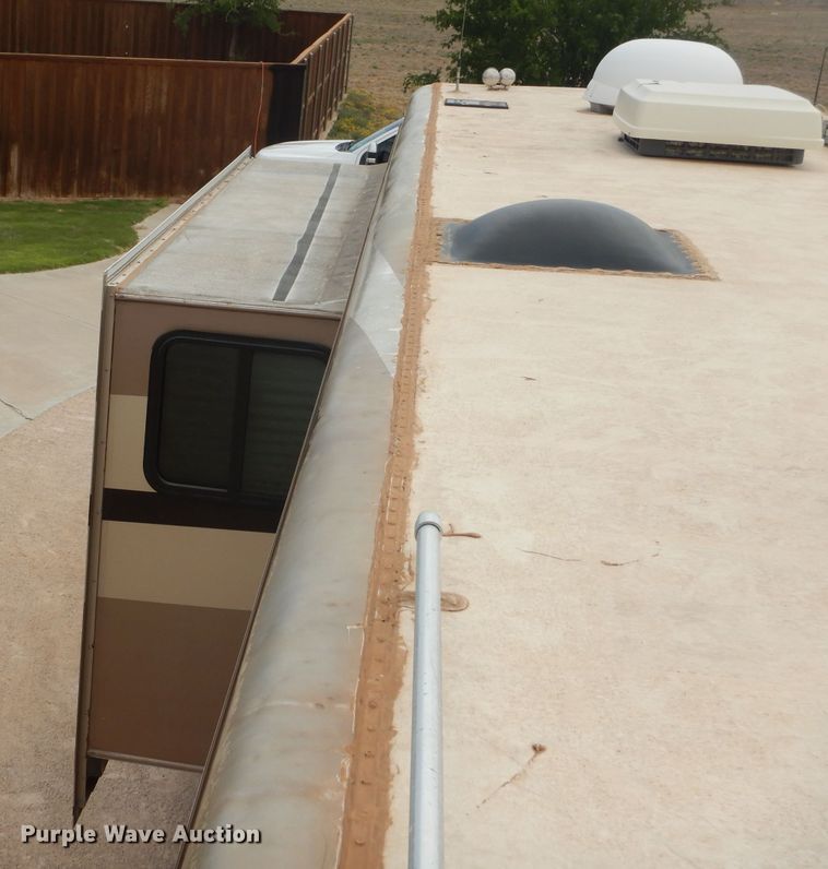 image for item DJ8842 2003 Newmar Mountain Aire  RV